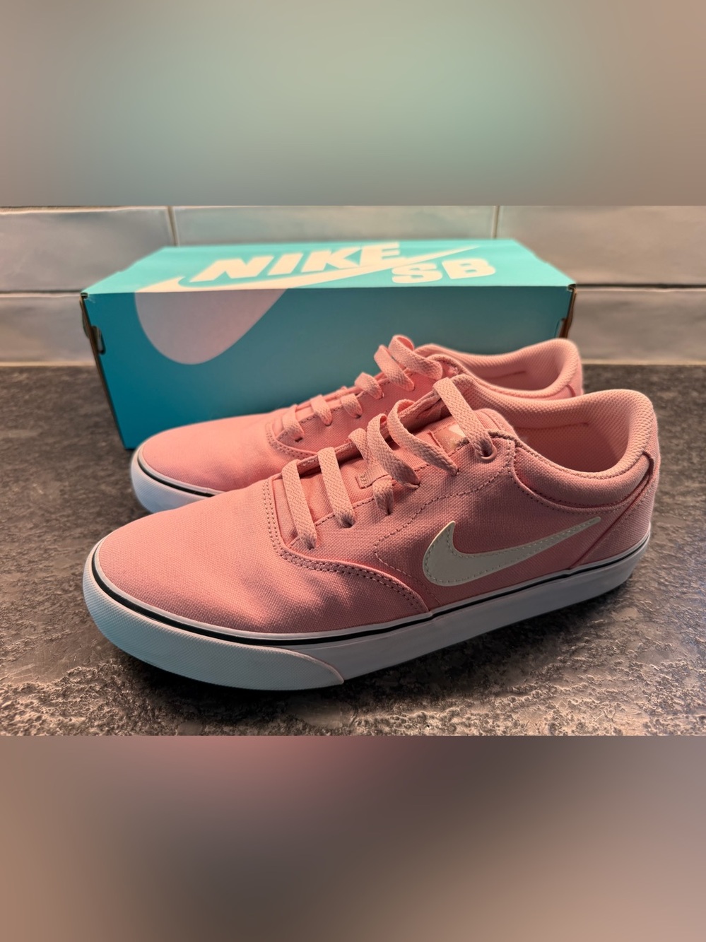 Nike Pink Canvas Skateboard Sneakers with White Swoosh Mens size 8.5